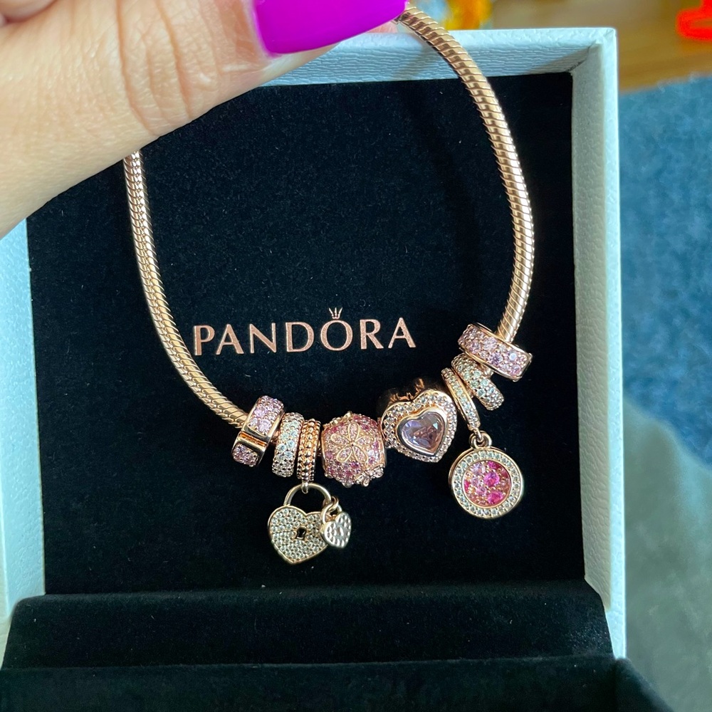 BEAUTIFUL ROSE GOLD PANDORA BRACELET